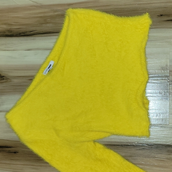 Fashion Nova Fuzzy Yellow Crop Top - Picture 5 of 5